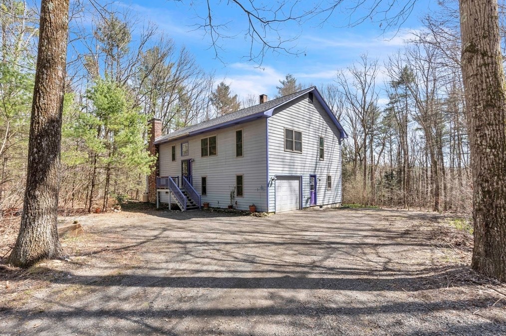 213 N Valley Rd, Amherst, MA 01002