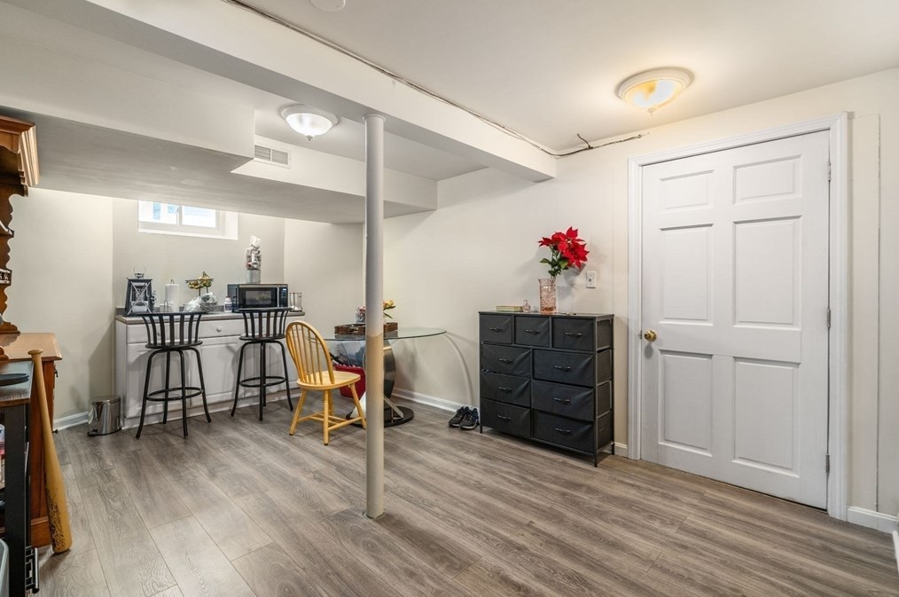 170 Waltham St, Newton MA 02465-1353 exterior