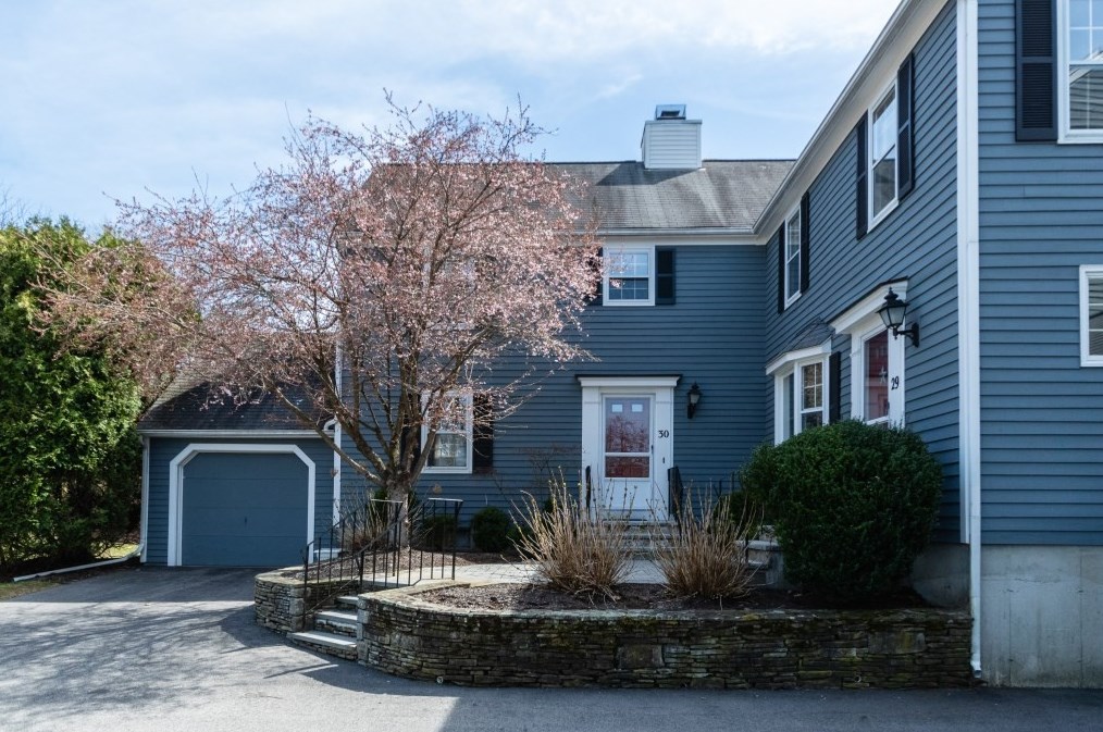 30 Fairway Cir, Natick, MA 01760-2562