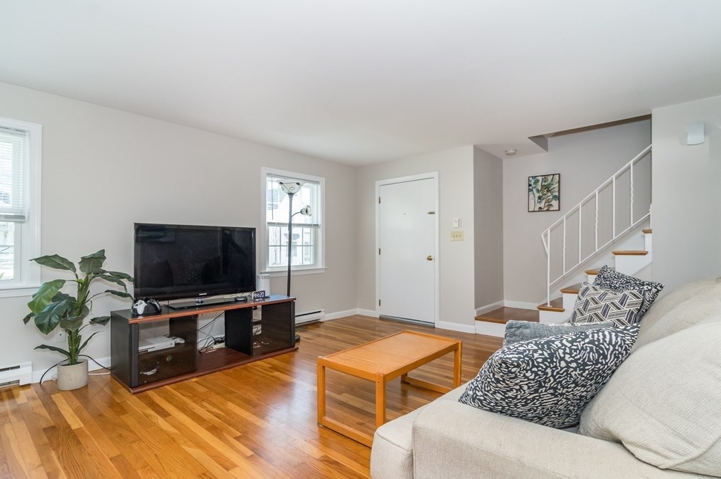 6 Rice St, Natick, MA 01760-3529