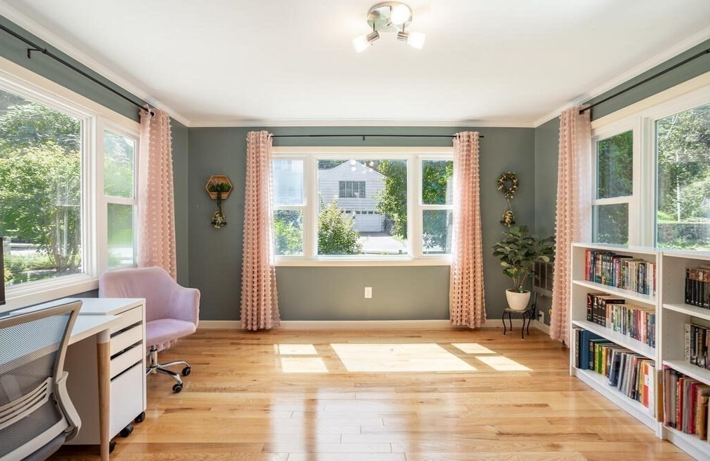 6 Hillside Ln, Chelmsford MA 01824-3815 exterior