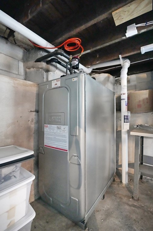 1236 Somerset Ave, Taunton MA  02780-5033 exterior