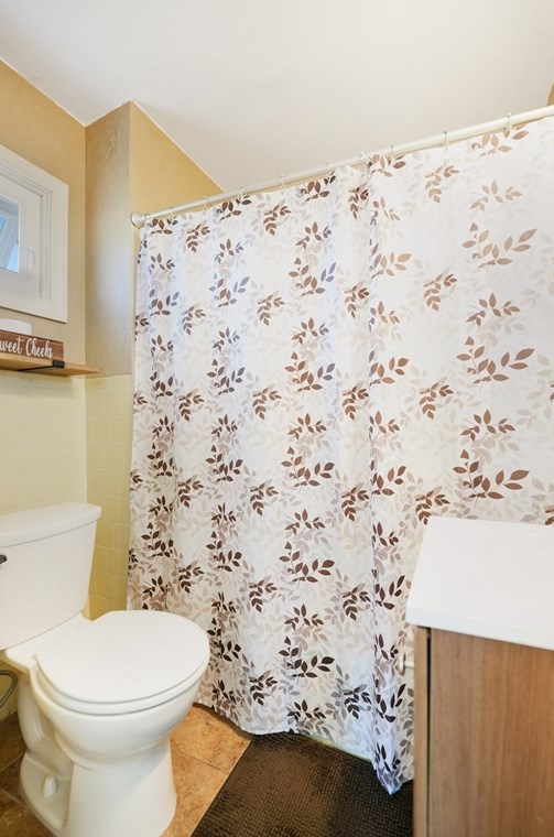 1236 Somerset Ave, Taunton MA  02780-5033 exterior