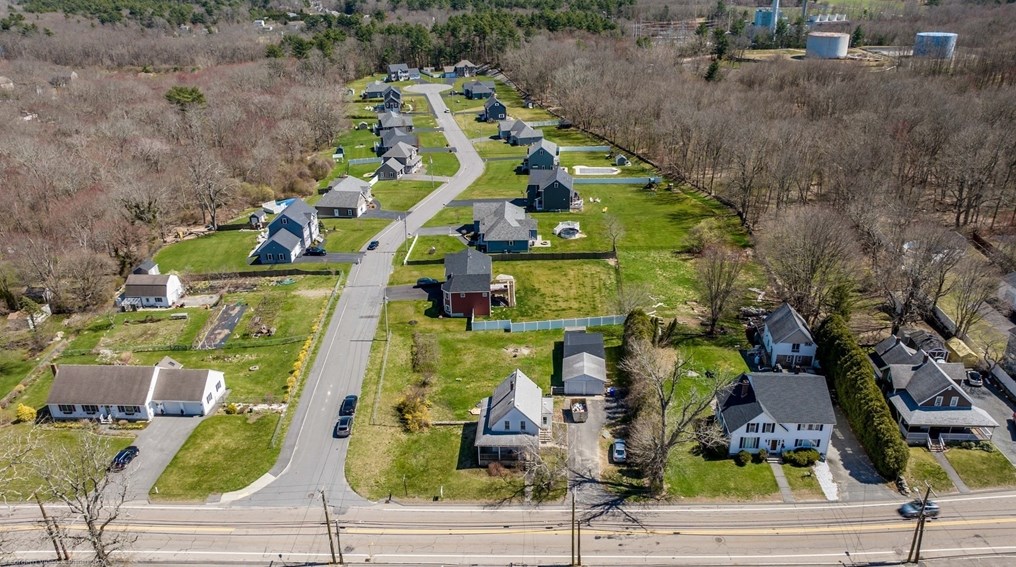 1236 Somerset Ave, Taunton MA  02780-5033 exterior