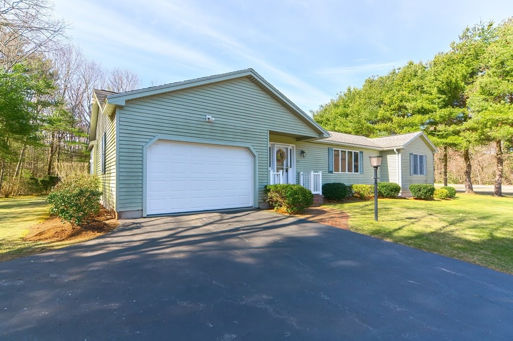 110 Dunnbrook Rd, East-Brookfield, MA 01515 exterior