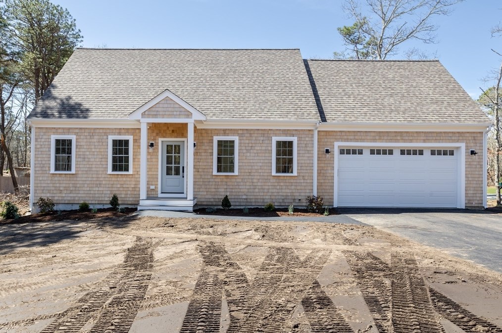 303 Main St, Harwich, MA 02645