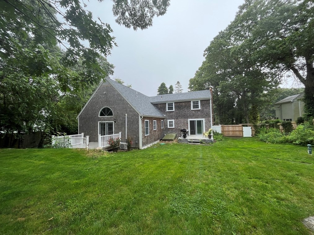 5 Robinwood Rd, Bourne, MA 02532 exterior