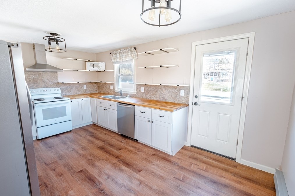 16 Meadow Rd, Ware MA  01082-9722 exterior