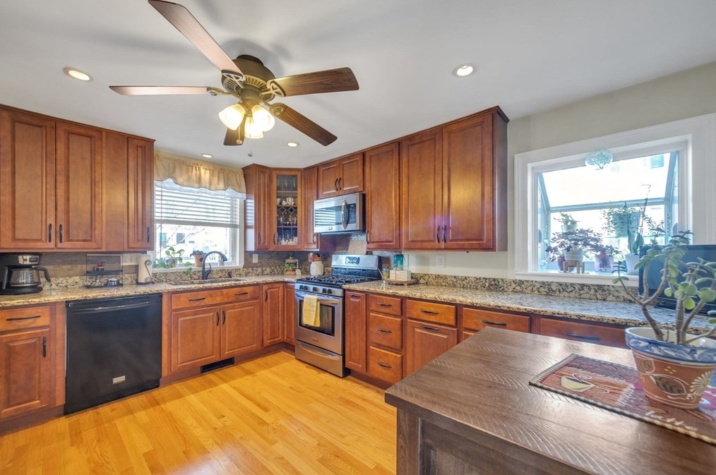 114 Whipple St, Lowell, MA 01852 exterior