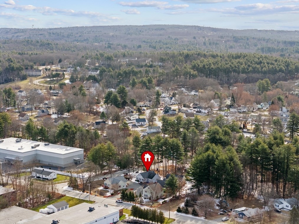 15 Roosevelt Ave, Hudson NH  03051-2837 exterior