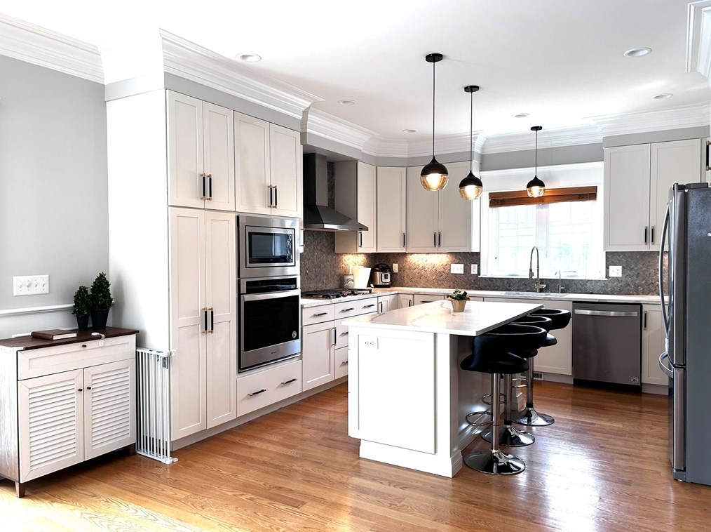 305 Warren St, Waltham MA  02453-7067 exterior