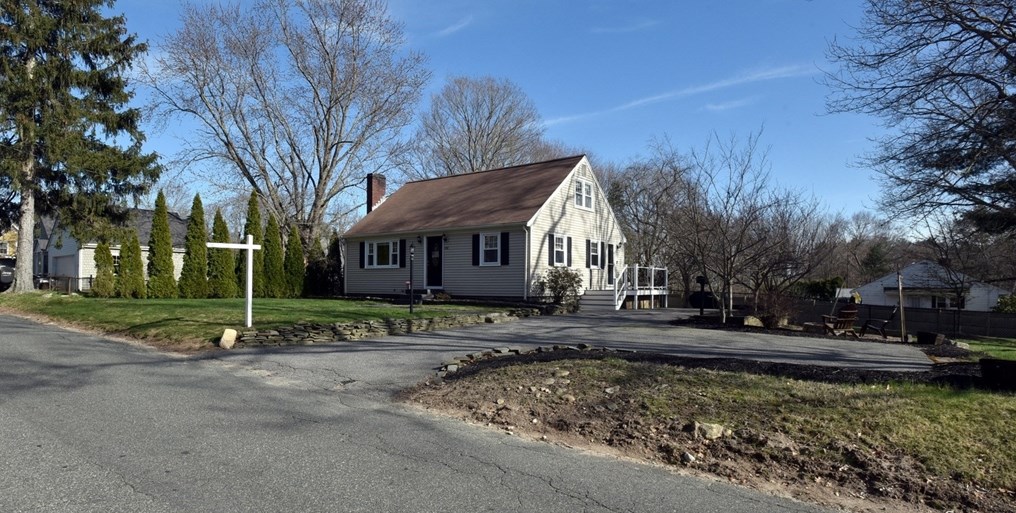 250 Pine St, Whitman, MA 02382 exterior