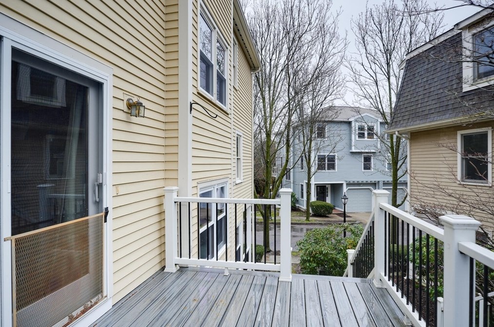 91 Pleasant St, Watertown, MA 02472-2317