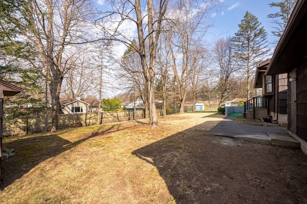 24 Sue St, Springfield MA  01108-3330 exterior