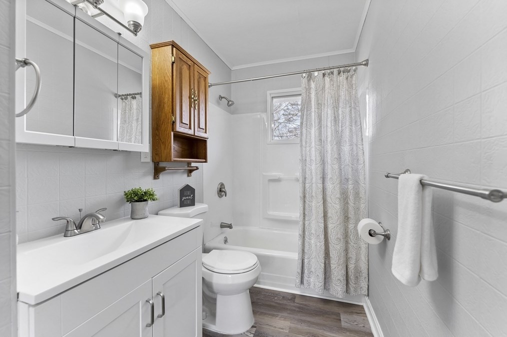 24 Sue St, Springfield MA  01108-3330 exterior