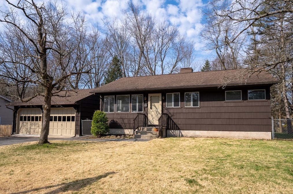 24 Sue St, Springfield MA  01108-3330 exterior