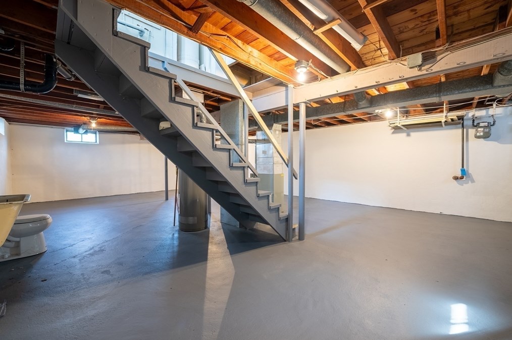 24 Sue St, Springfield MA  01108-3330 exterior