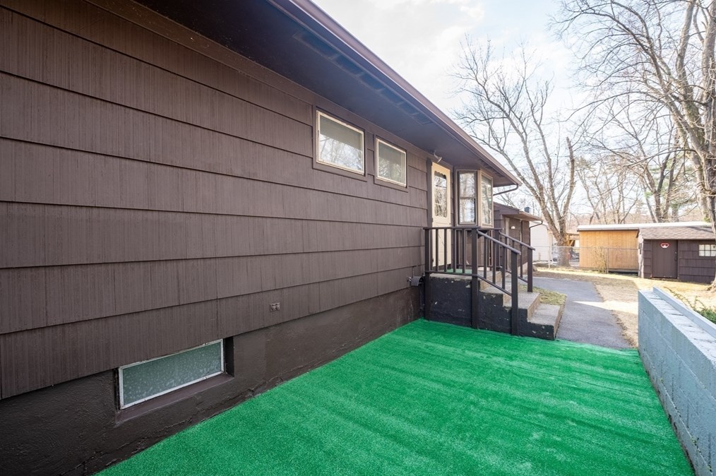 24 Sue St, Springfield MA  01108-3330 exterior