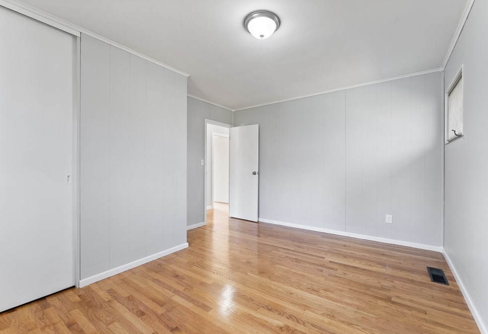 24 Sue St, Springfield MA  01108-3330 exterior