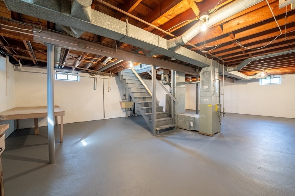 24 Sue St, Springfield MA  01108-3330 exterior