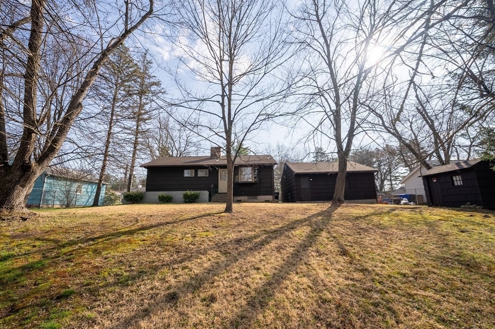 24 Sue St, Springfield MA  01108-3330 exterior