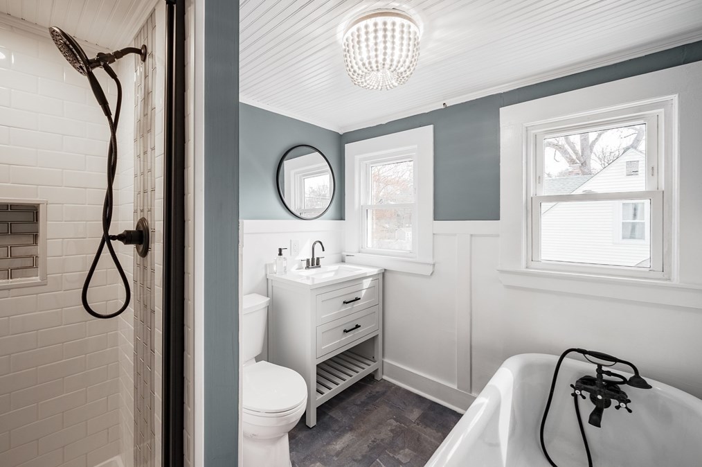 194 Holyoke Rd, Montgomery MA  01085-1611 exterior