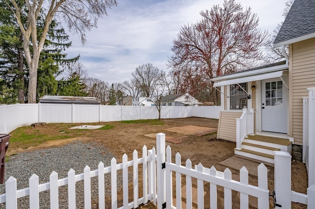 194 Holyoke Rd, Montgomery MA  01085-1611 exterior