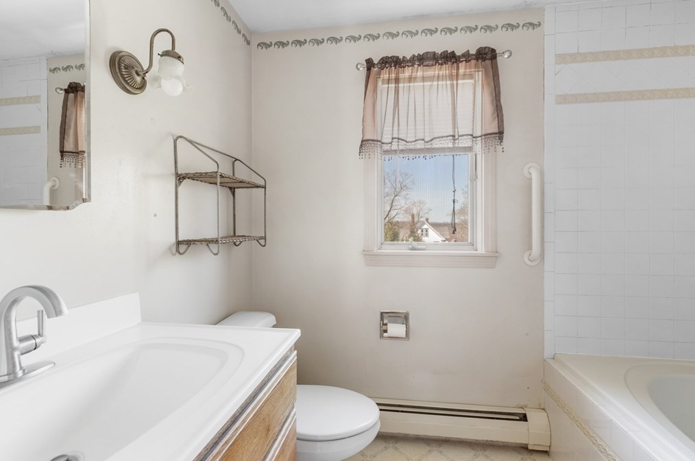 96 Pleasant St, Ayer MA  01432-1113 exterior