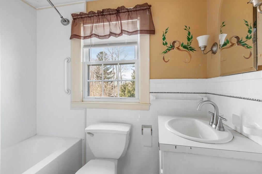 96 Pleasant St, Ayer MA  01432-1113 exterior