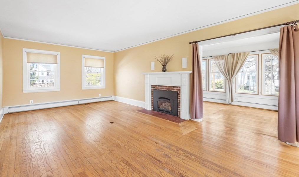 96 Pleasant St, Ayer MA  01432-1113 exterior