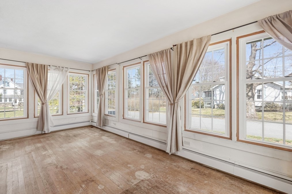 96 Pleasant St, Ayer MA  01432-1113 exterior