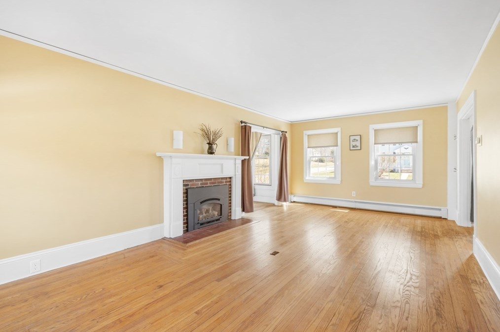 96 Pleasant St, Ayer MA  01432-1113 exterior