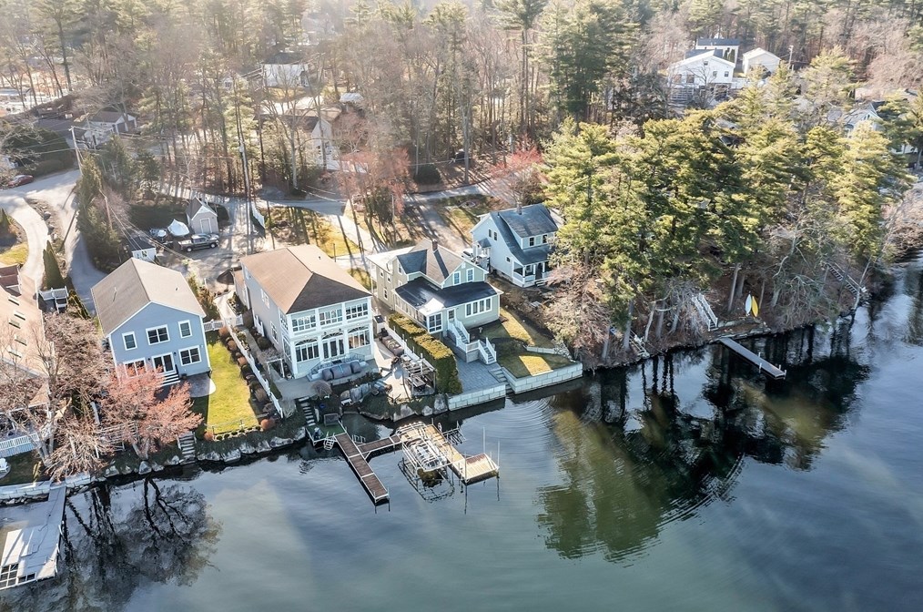 4 Cross Ct, Webster, MA 01570 exterior