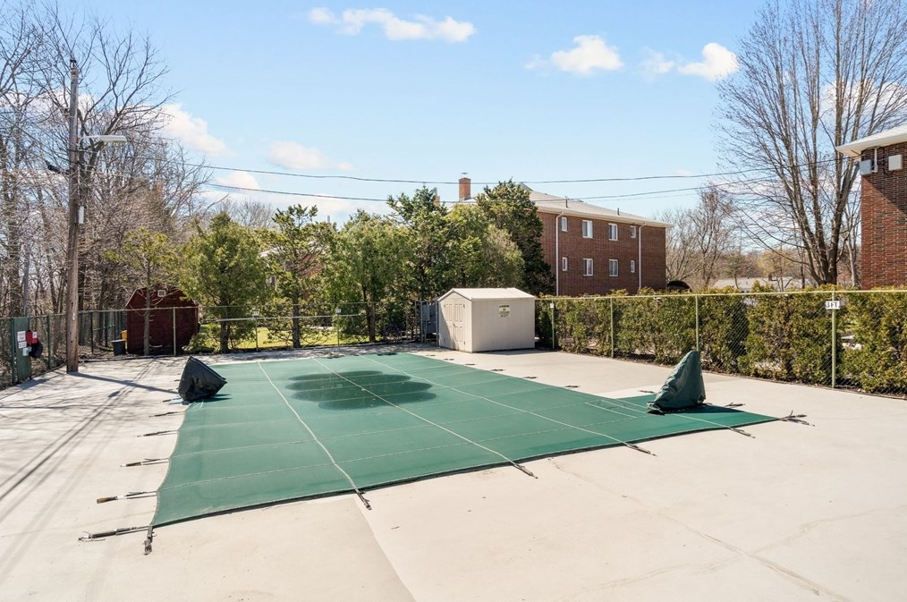 3 Albert Dr, Woburn MA 01801-3332 exterior