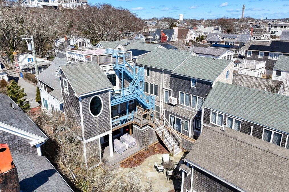 43 Commercial St, Provincetown, MA 02657-1911