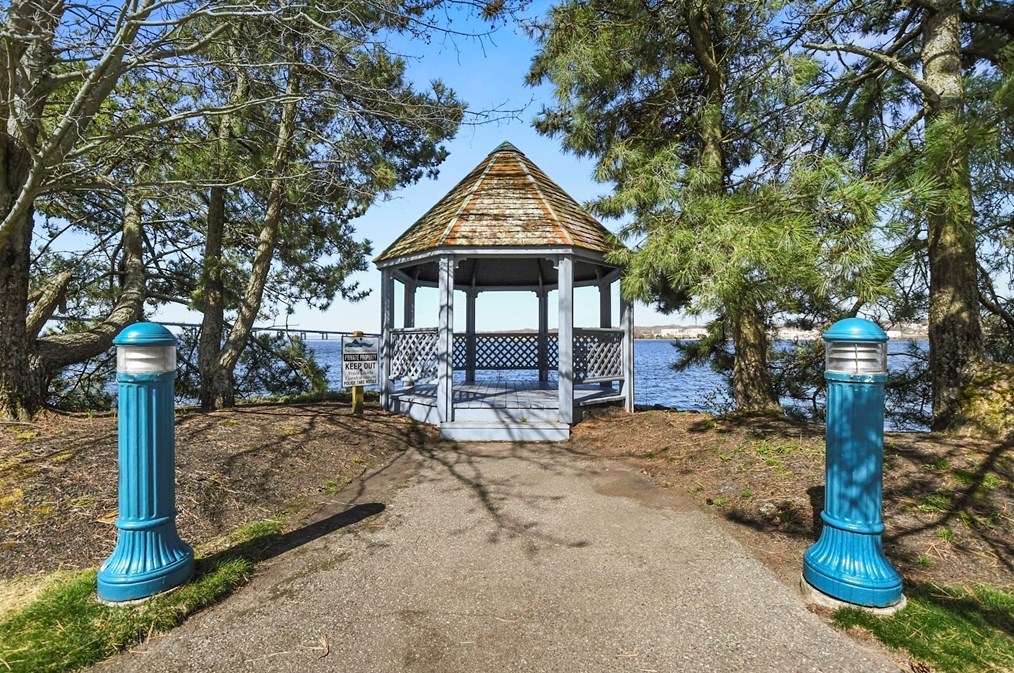 750 Davol St, Fall River MA 02720-1011 exterior