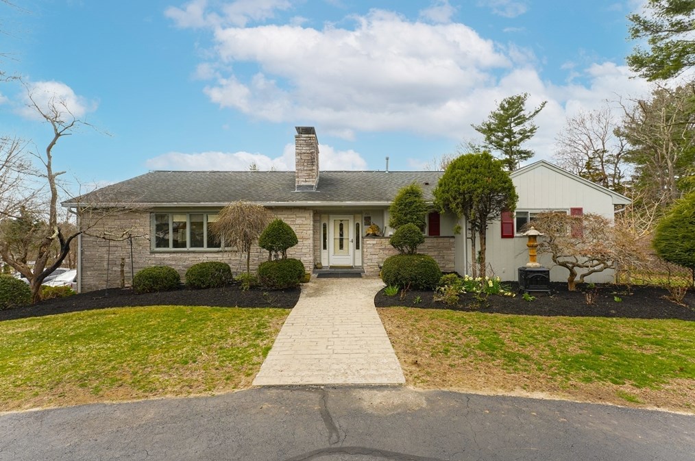 260 Pond St, Franklin, MA 02038