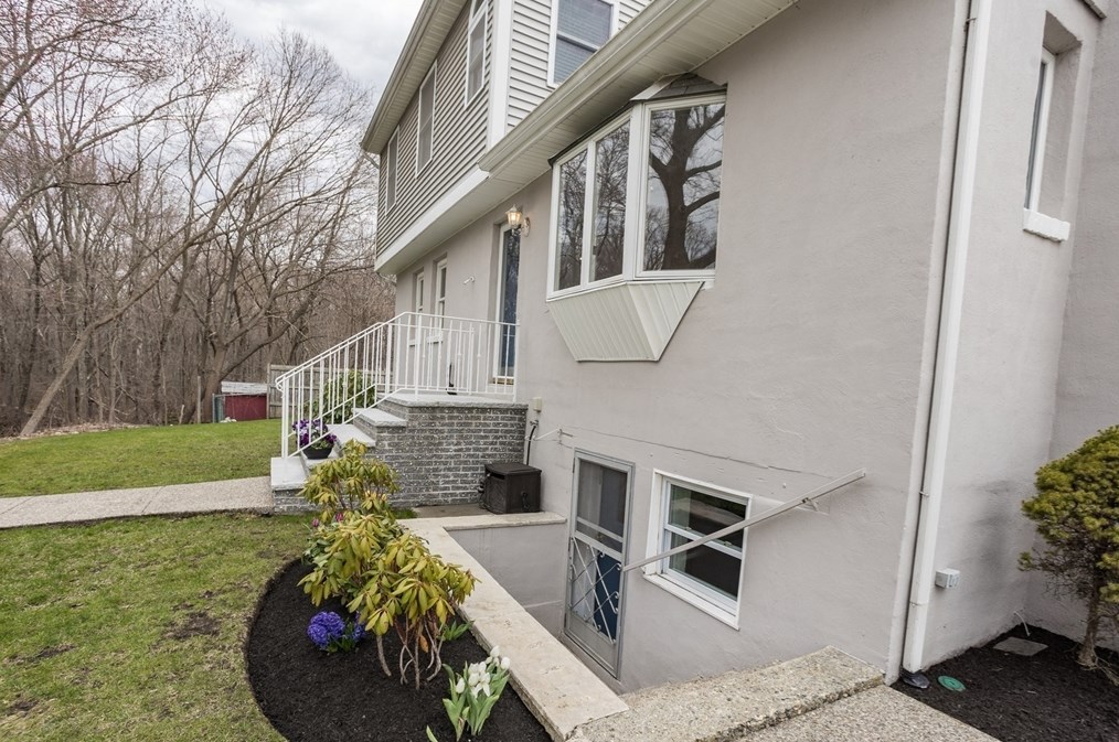 9 F St, Reading MA  01867-1925 exterior