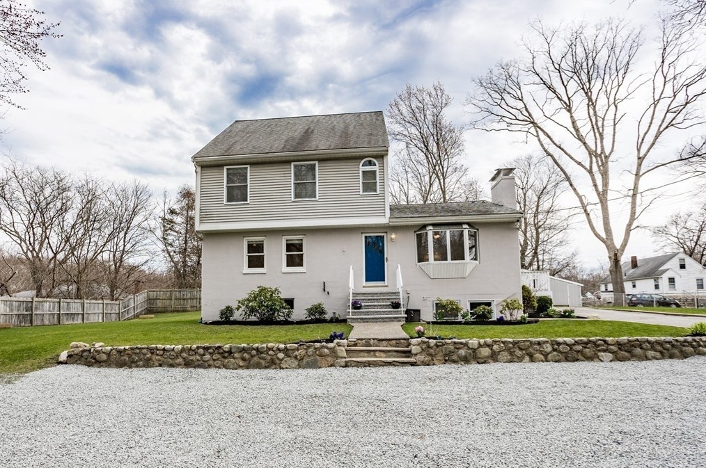 9 F St, Reading MA  01867-1925 exterior