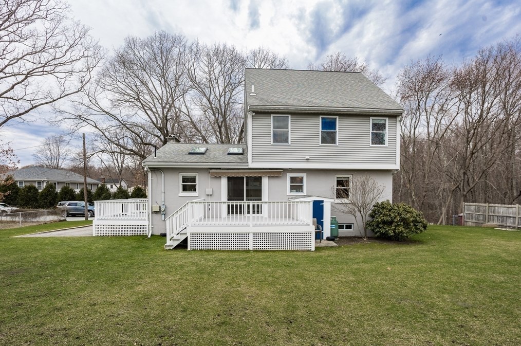 9 F St, Reading MA  01867-1925 exterior