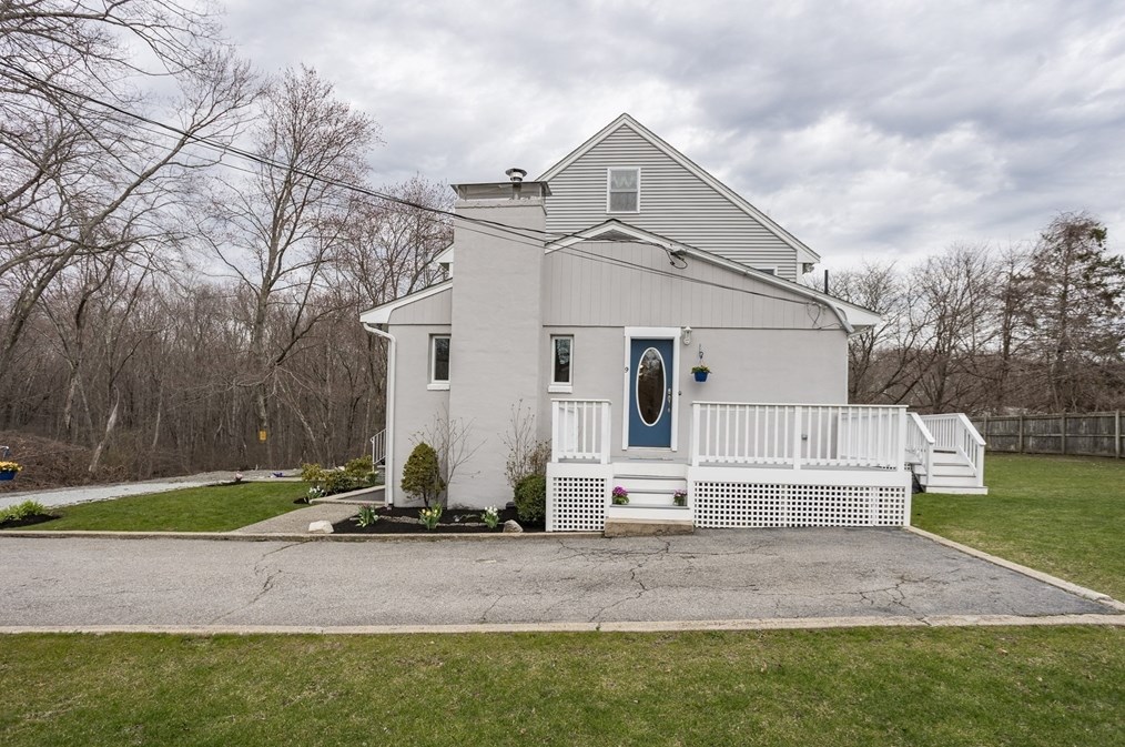 9 F St, Reading MA  01867-1925 exterior