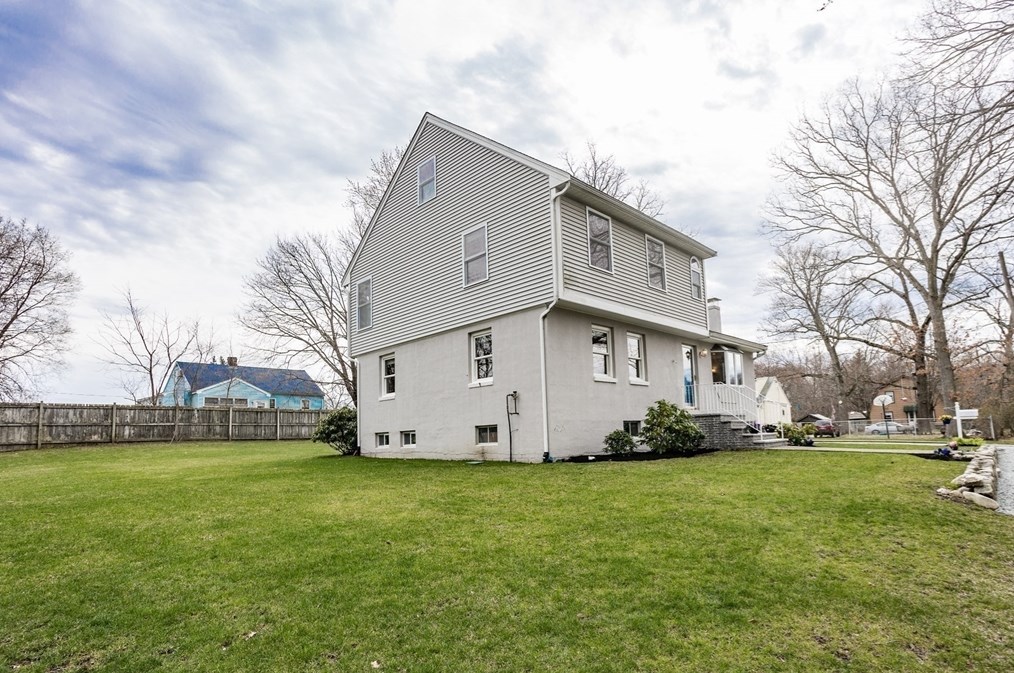 9 F St, Reading MA  01867-1925 exterior