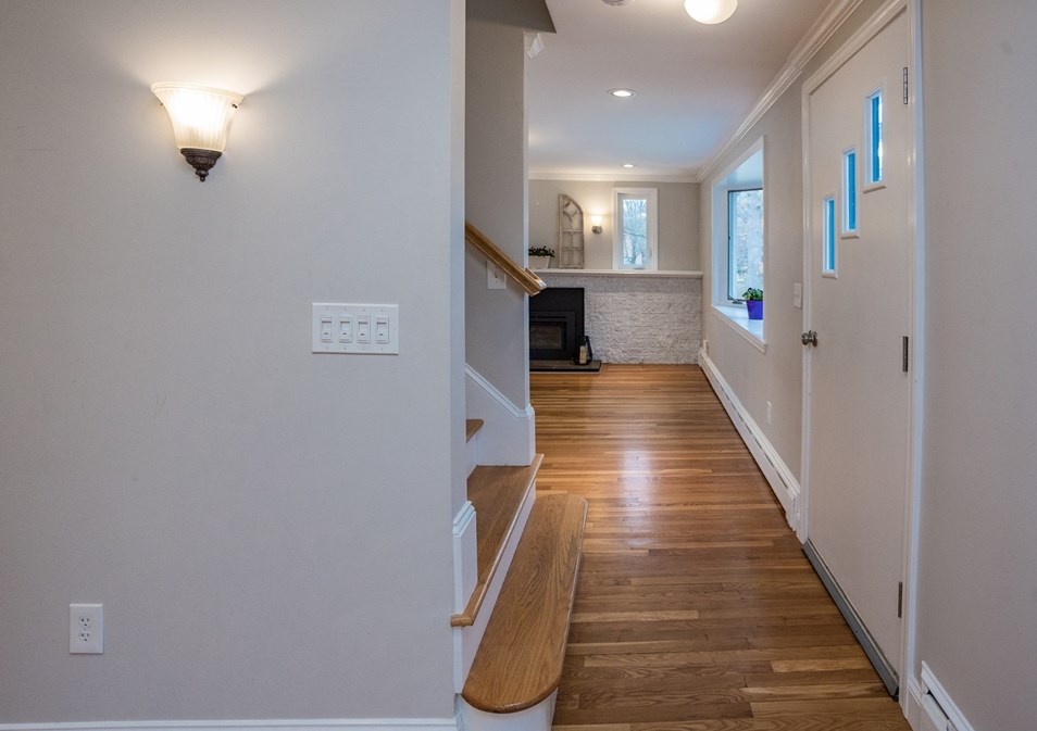 9 F St, Reading MA  01867-1925 exterior