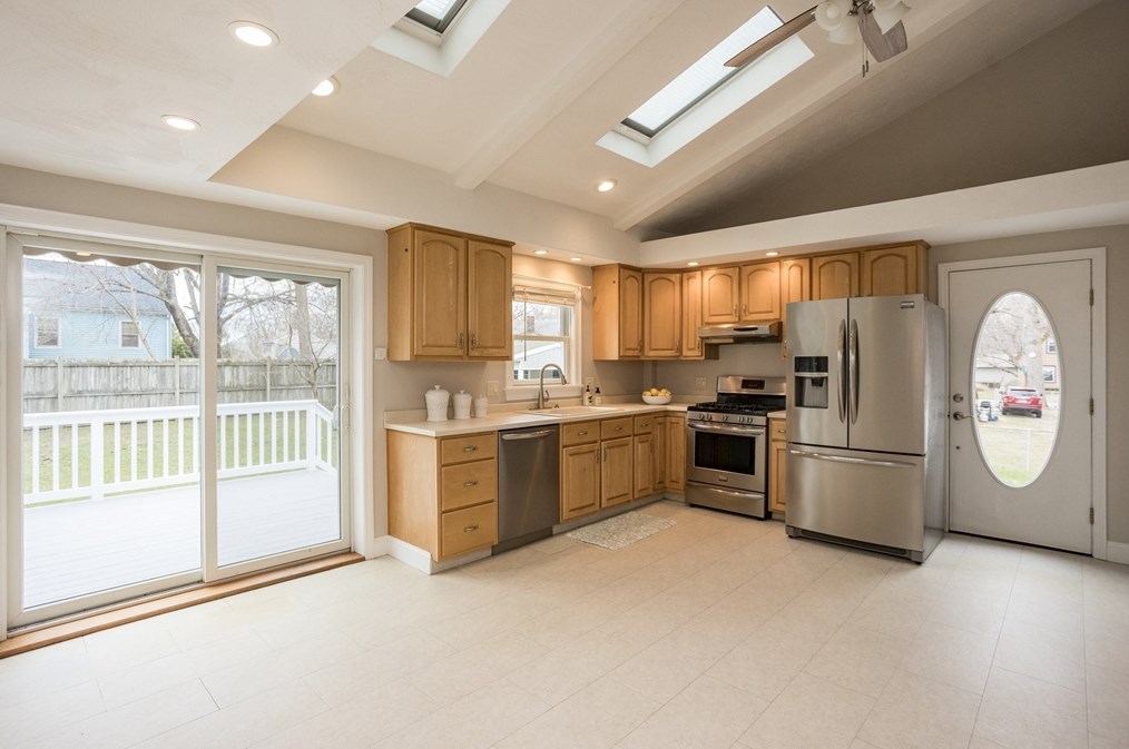 9 F St, Reading MA  01867-1925 exterior