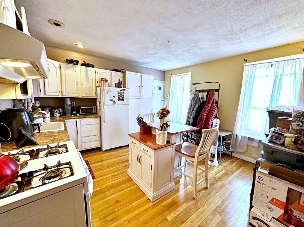 31 Cottage St Apt 2, Boston, MA