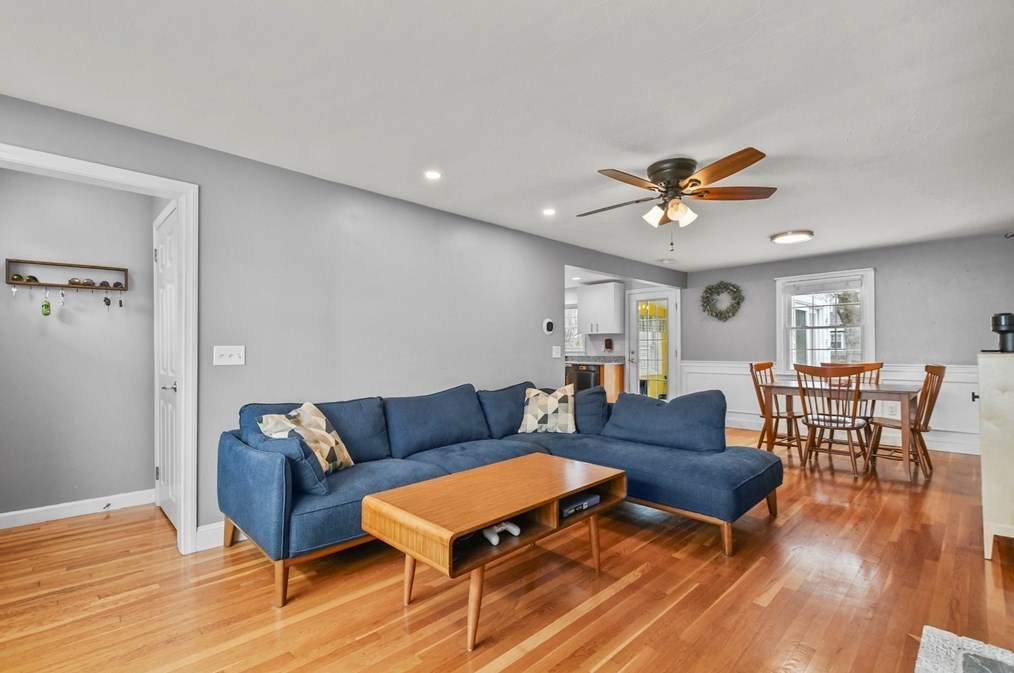 2 Saratoga Rd, Auburn MA  01501-2319 exterior