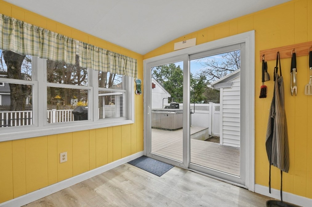 2 Saratoga Rd, Auburn MA  01501-2319 exterior