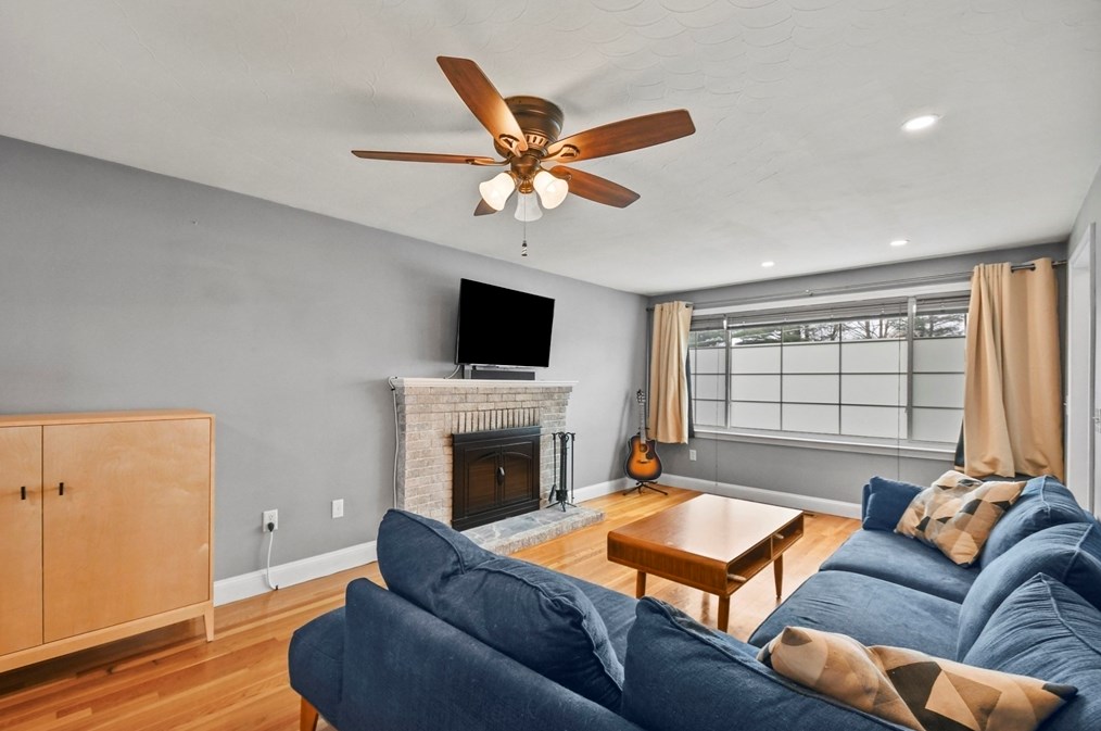 2 Saratoga Rd, Auburn MA  01501-2319 exterior