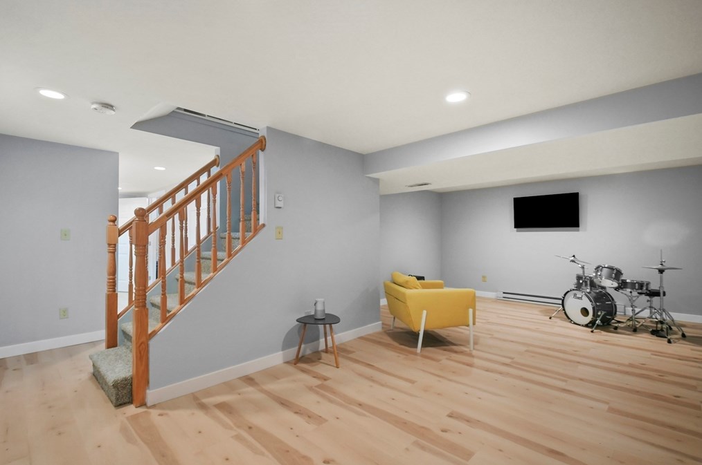 2 Saratoga Rd, Auburn MA  01501-2319 exterior