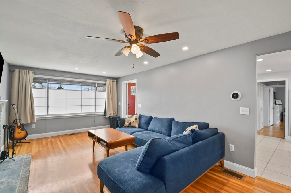 2 Saratoga Rd, Auburn MA  01501-2319 exterior